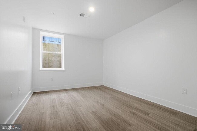 Photo - 6036 Market St