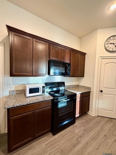 Photo - 40087 Trace Ave