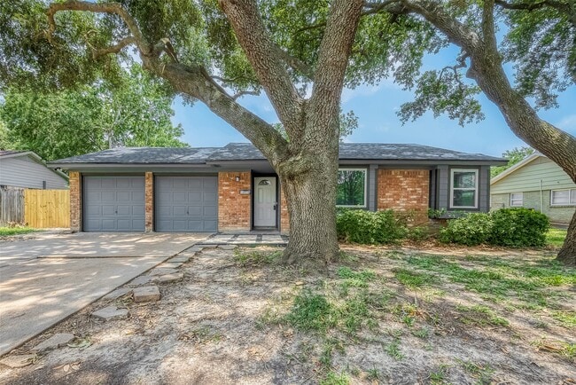 Building Photo - 10935 Gulfdale Dr
