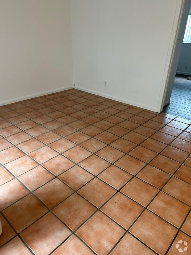 Building Photo - 3870 NE 22nd Way Unit #8 Rental