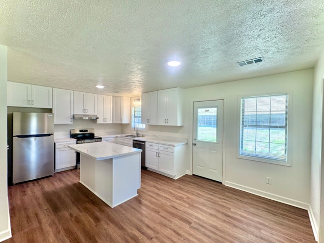 Photo - 992 Buck Egger Rd