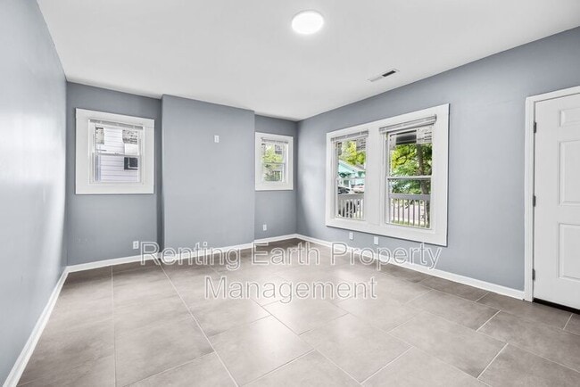 Photo - 317 11th St SW