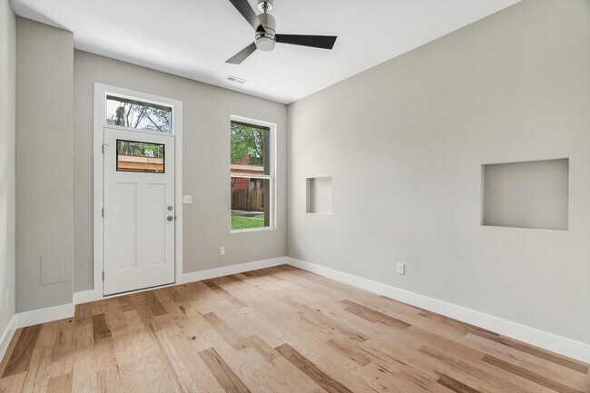 Photo - 3322 Michigan Ave Unit 3322