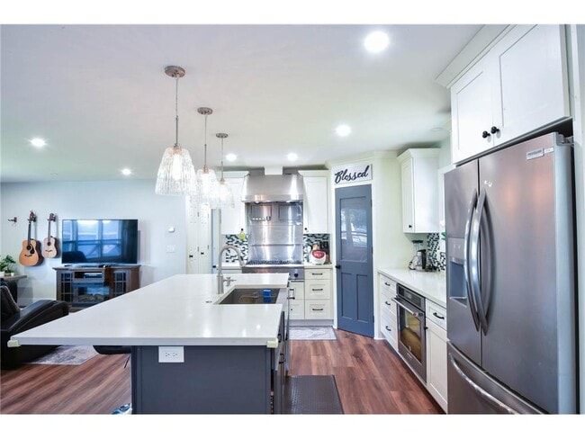 Photo - 120 8th Ave E