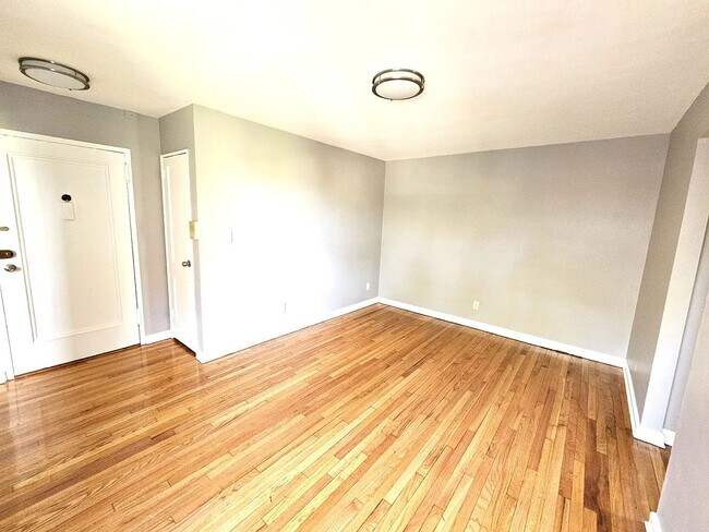 Photo - 758 Jersey Avenue