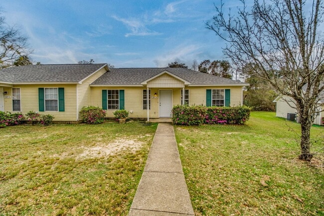 Building Photo - 1015 Sable Dr Unit B