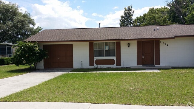 Building Photo - Adorable 2 Bedroom Single Family Home