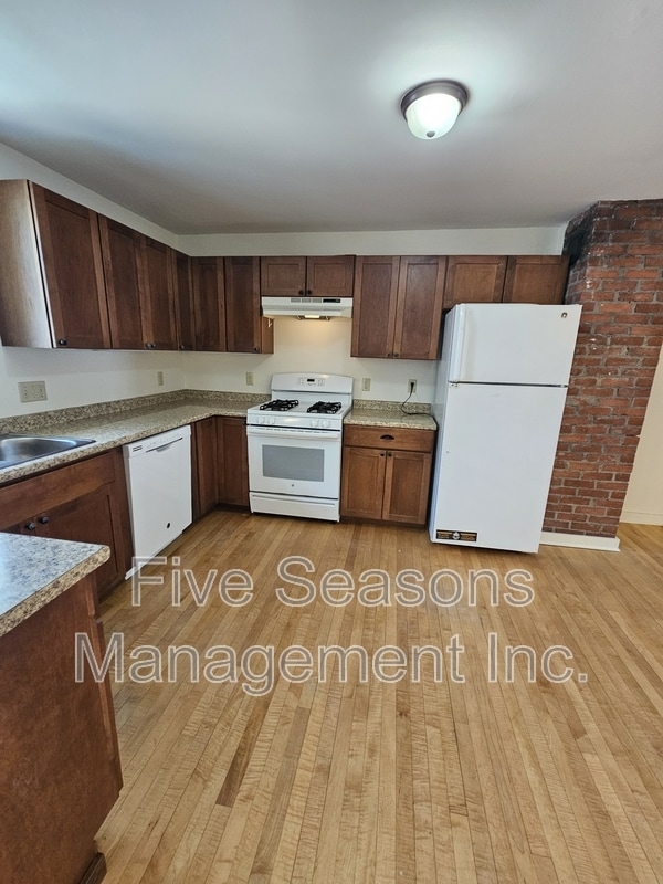 Photo - 49 Intervale Ave