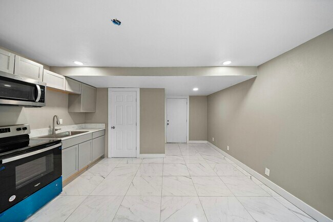 Photo - 2115 Broadway Avenue J Unidad 7