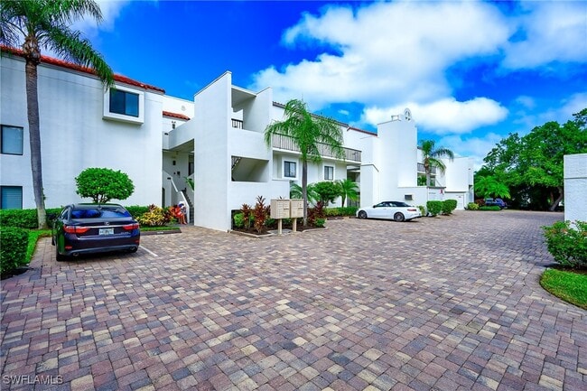 Building Photo - 586 Beachwalk Cir Unit O-305
