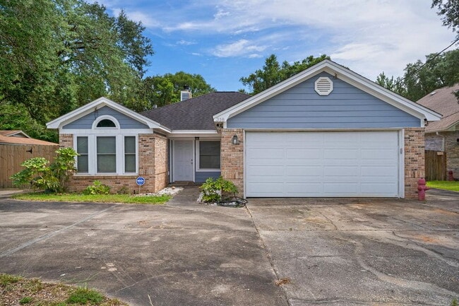 Featuring 3 spacious bedrooms and 2 full b... - Featuring 3 spacious bedrooms and 2 full b... Apartment