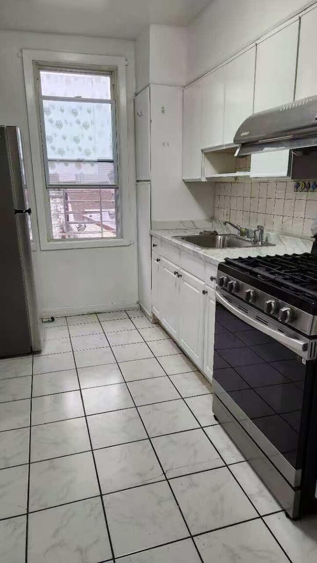 Photo - 1527-27 123rd St House