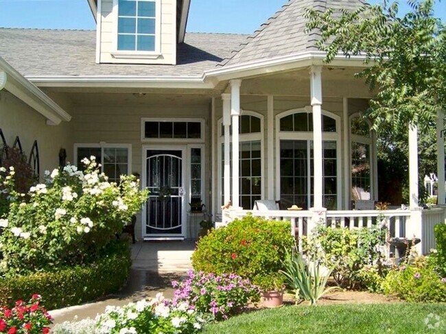 Building Photo - Buchanan Area Home with 4 car garage for L...