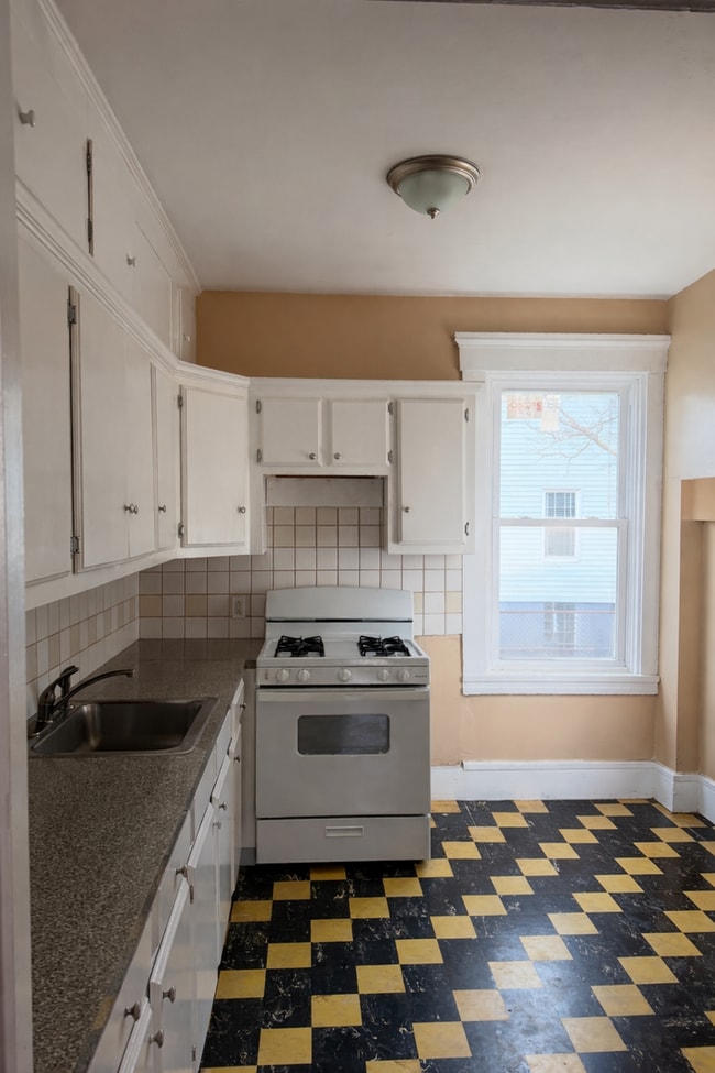 186 Grinnell St Unit 1N