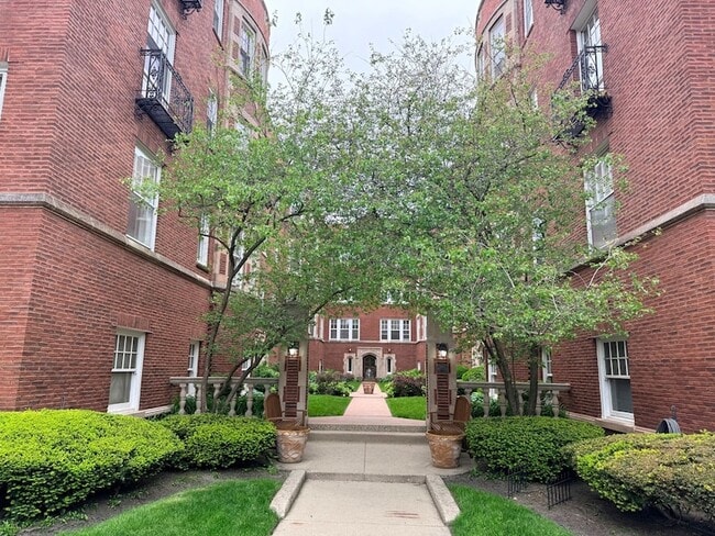Photo - 736 Hinman Ave Unidad 2E