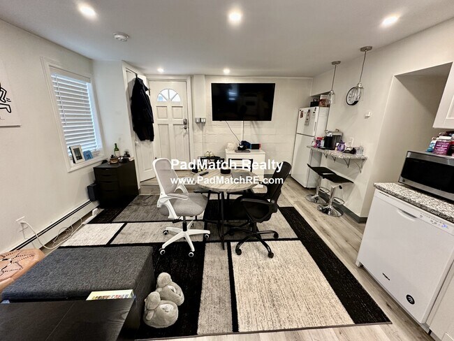 Photo - 49 Boylston St Unidad B