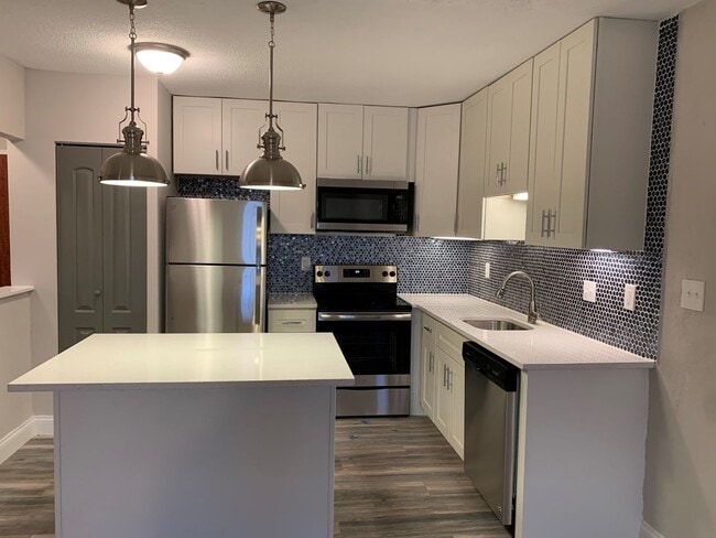 Building Photo - **Anic Groves**Updated Modern Spacious One... Unit 8717-22 Rental