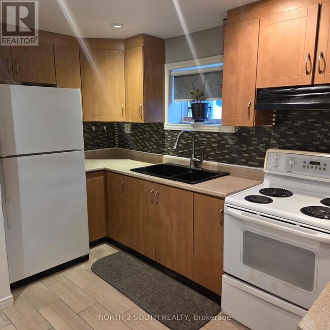 Photo - 7739 Priory Crescent