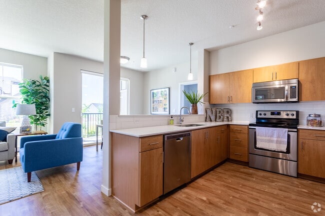 2BR, 2BA - 1,060 SF