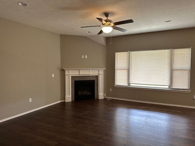 Photo - Stunning 4 Bedroom Rental Home!