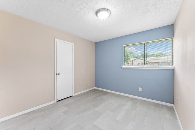 Photo - 1431 Epsilon St
