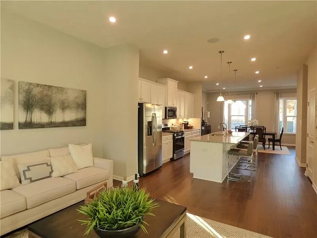 Photo - 1008 Mohawk Ln