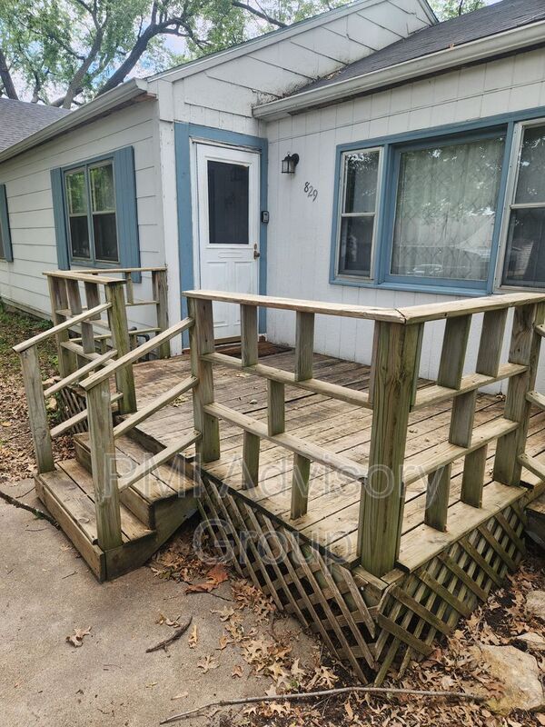 Building Photo - 829 SW Cambridge Ave