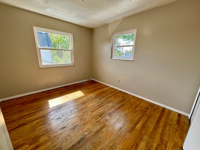Photo - 1603 Woodland Ave NW