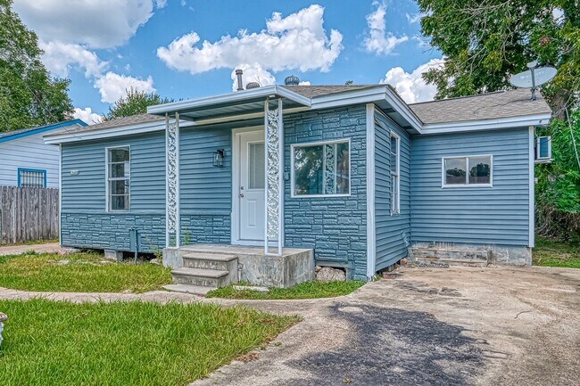 Photo - 6715 Victoria St