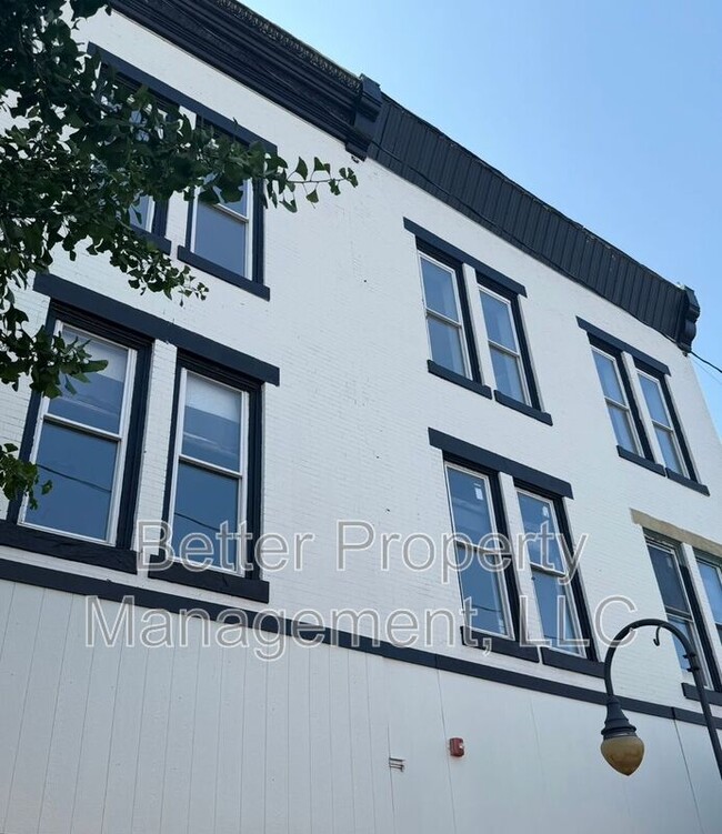 Building Photo - 112 N High St Unit C4 Rental