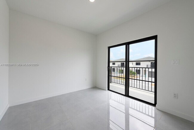 Photo - 1327 NW 2nd Ln