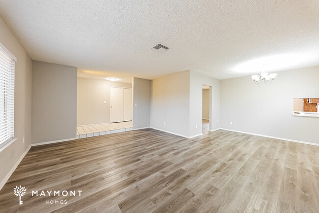 Photo - 2102 E Sheena Dr