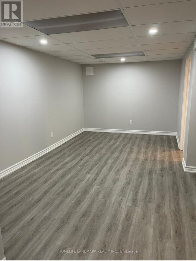 Photo - 422 Church St S