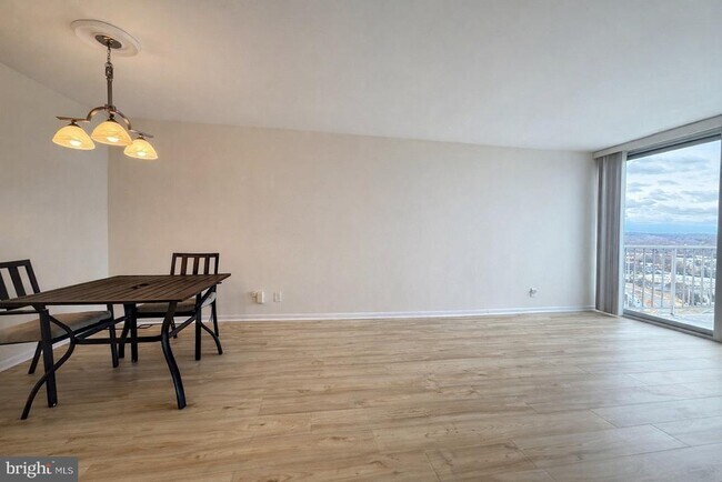 Building Photo - 301 N Beauregard St Unit 1707