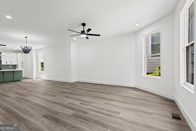 Photo - 598 Formwalt St SW