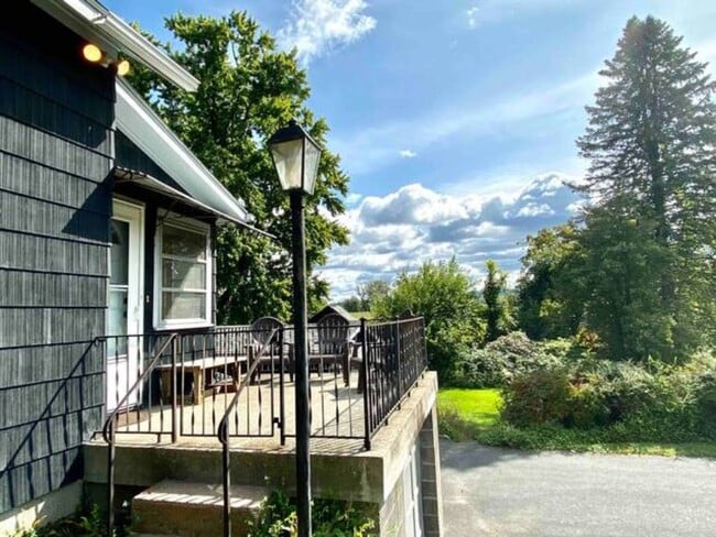 Photo - 319 Bridge St