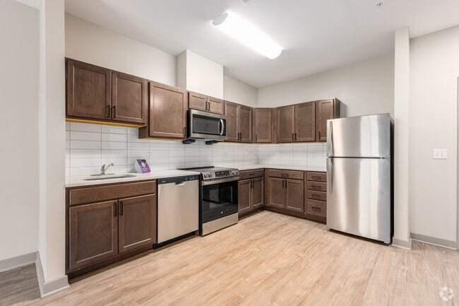 1BR, 1BA - 676SF - Kitchen