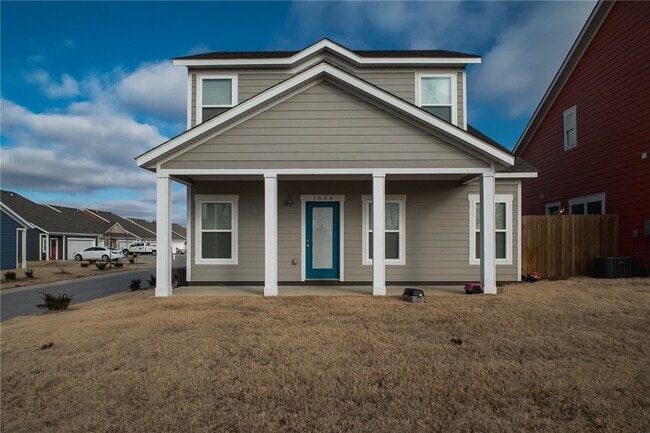 Building Photo - 1636 N Golf Club Dr