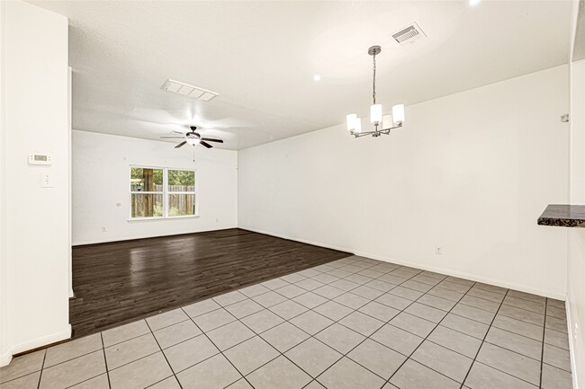 Photo - 8843 Leclaire Meadow Dr
