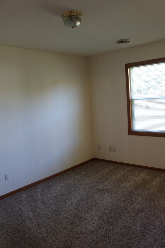 Photo - 1132 Heritage Ct