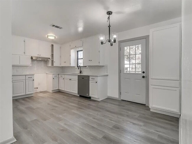 Photo - 3345 NE 13th St