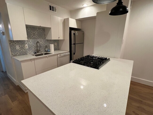 Photo - 505 W 7th St