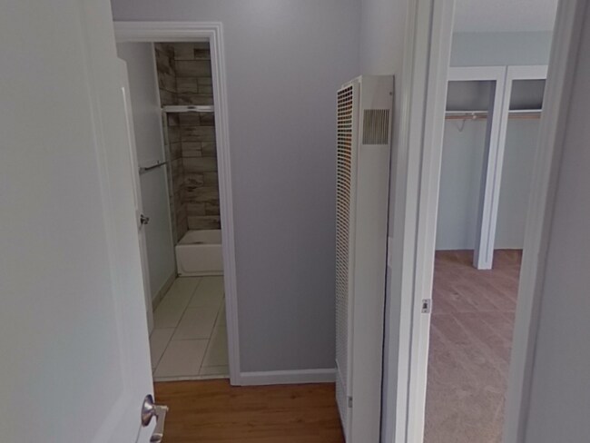 Photo - Colonial Way Apartments