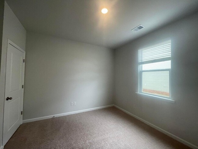 Photo - 206 Oakwood Blvd