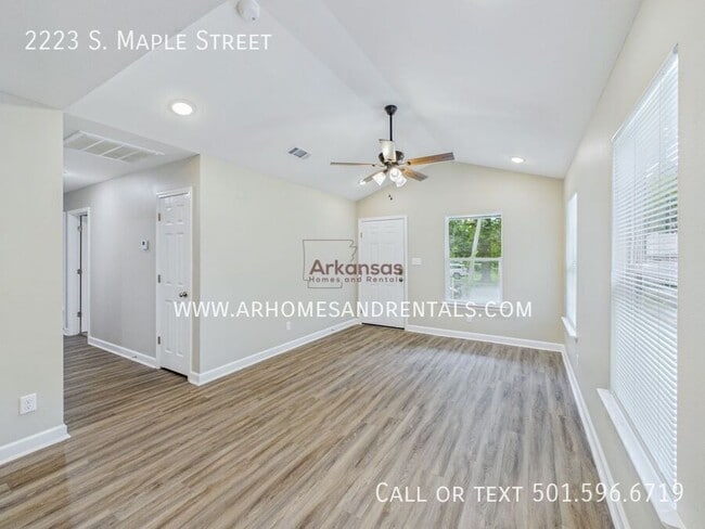 Photo - 2223 S Maple St