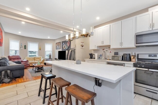 Building Photo - 216 Calumet St Unit 1T