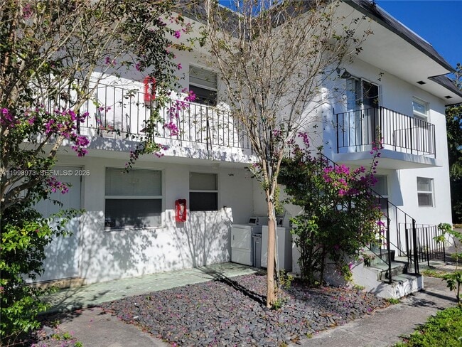 Building Photo - 8315 NE Miami Ct Unit 4