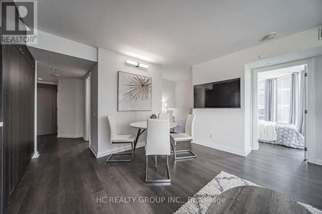 Photo - 155 Yorkville Ave Unité 2014