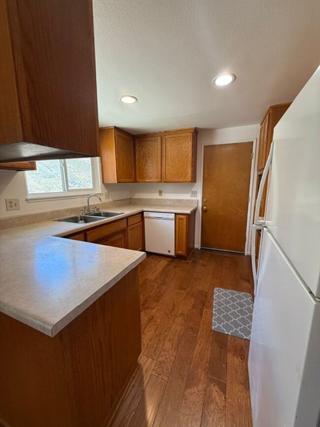 Photo - 4 bed, 2 1/2 bath home with RV access