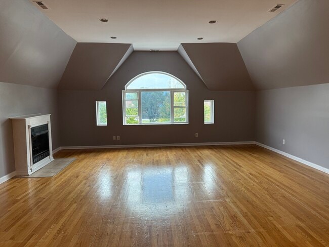 Photo - 3740 S Michigan Ave Unit 3